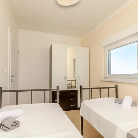 Lorena アパート *