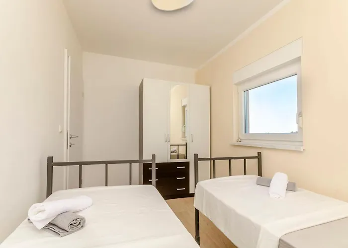 Lorena Appartement *